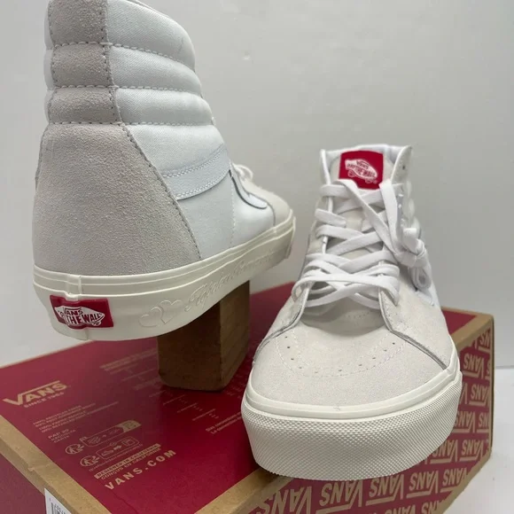 Vans Men’s Sk8-Hi
Secret Lover True White
VN000BW7W00 Sneakers - Picture 8 of 16